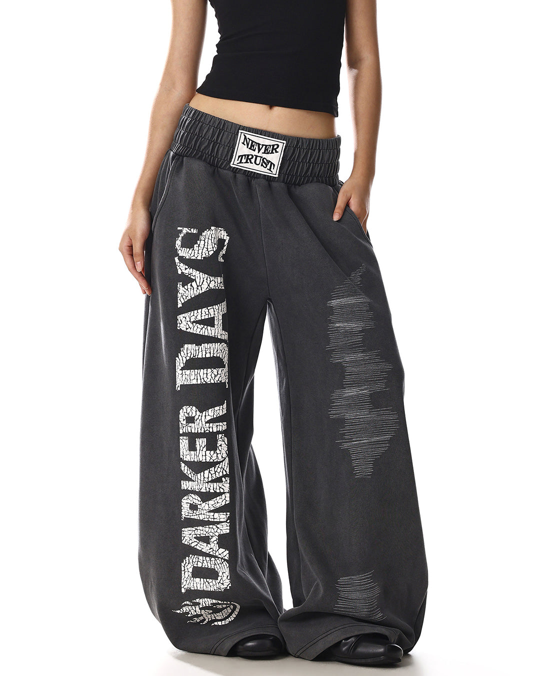 LETTER PRINT RIPPED WASHED SWEATPANTS - BLACK