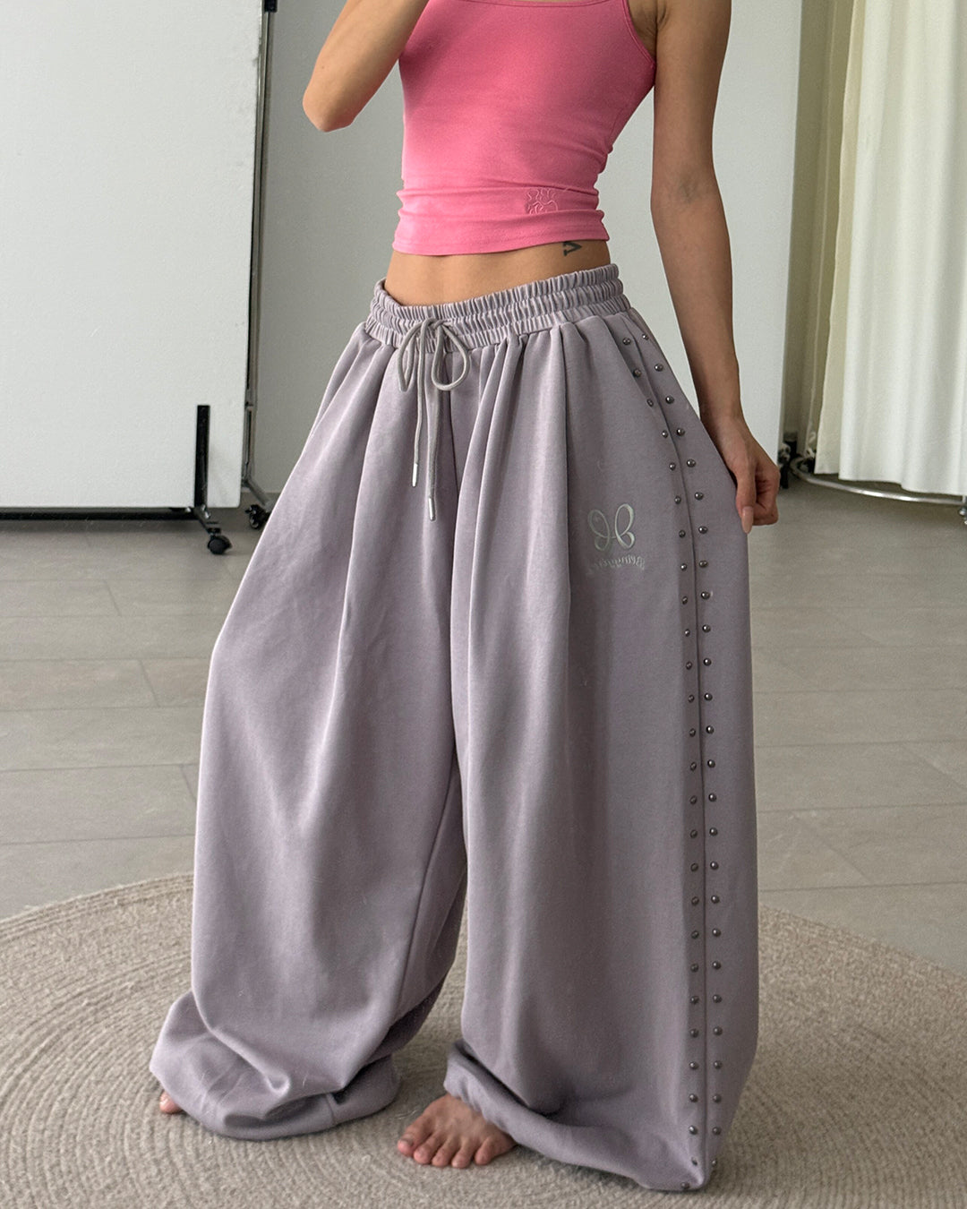 STUDDED LOGO EMBROIDERED SWEATPANTS - LIGHT PURPLE