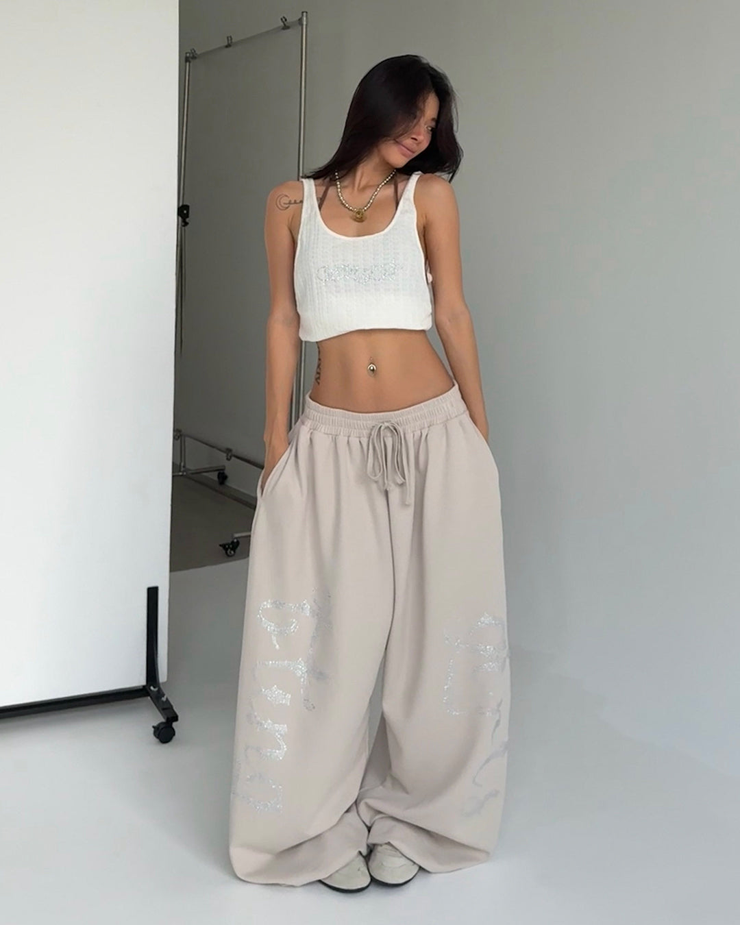 RHINESTONE LETTER TRAINING SWEATPANTS - BEIGE