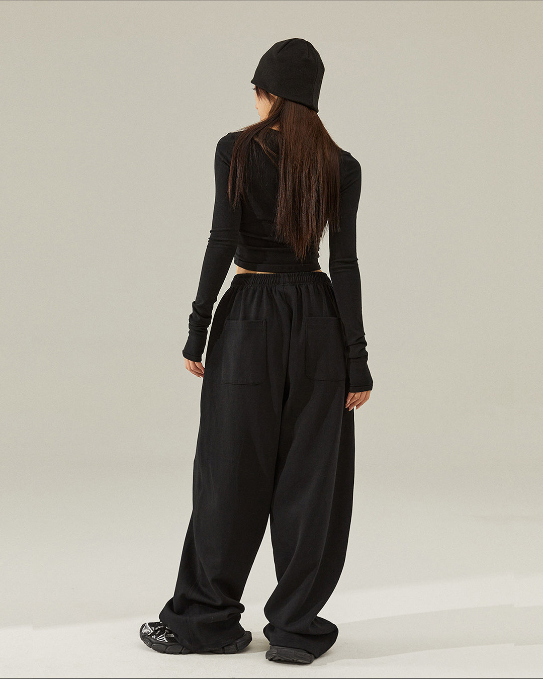 EMBROIDERED SNAKE DRAPE SWEATPANTS - BLACK