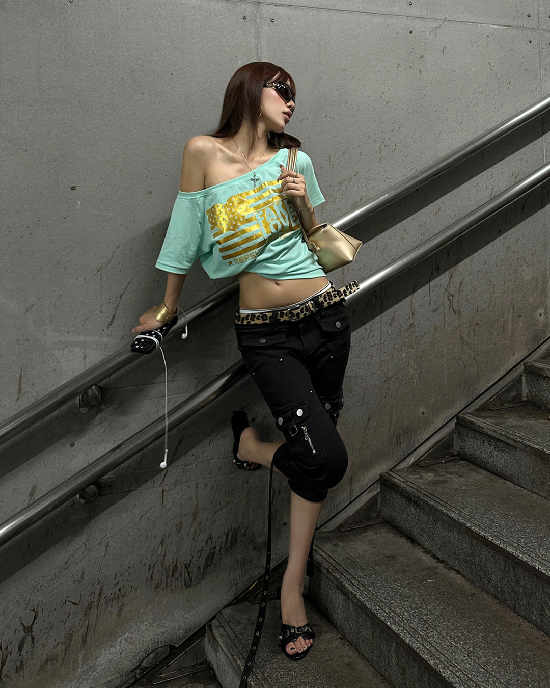 FLAG LETTER PRINT ASYMMETRIC T-SHIRTS - MINT