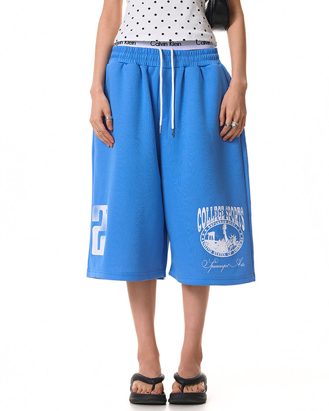 DISTRESSED LETTER PRINT CROPPED SWEATPANTS - BLUE