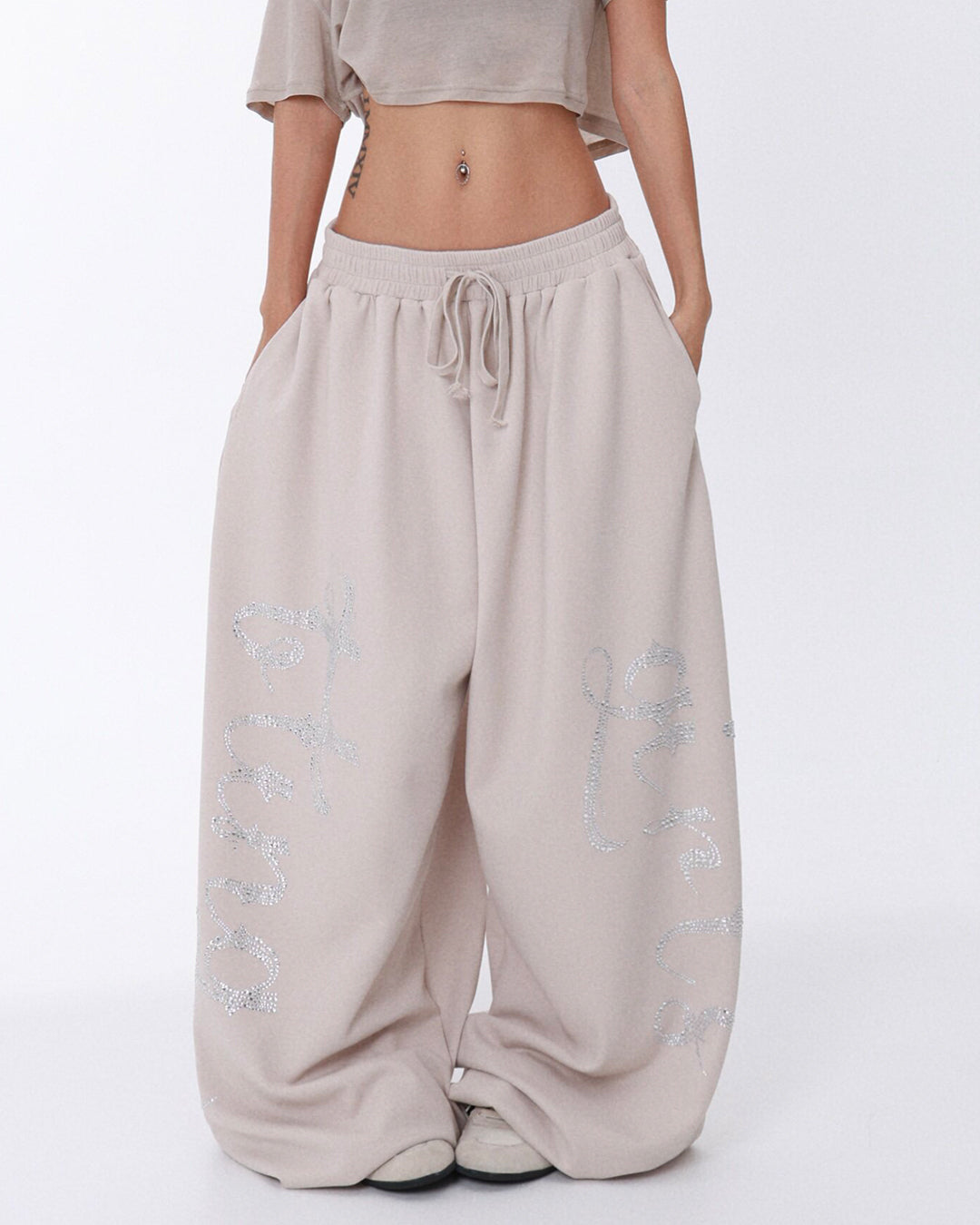 RHINESTONE LETTER TRAINING SWEATPANTS - BEIGE