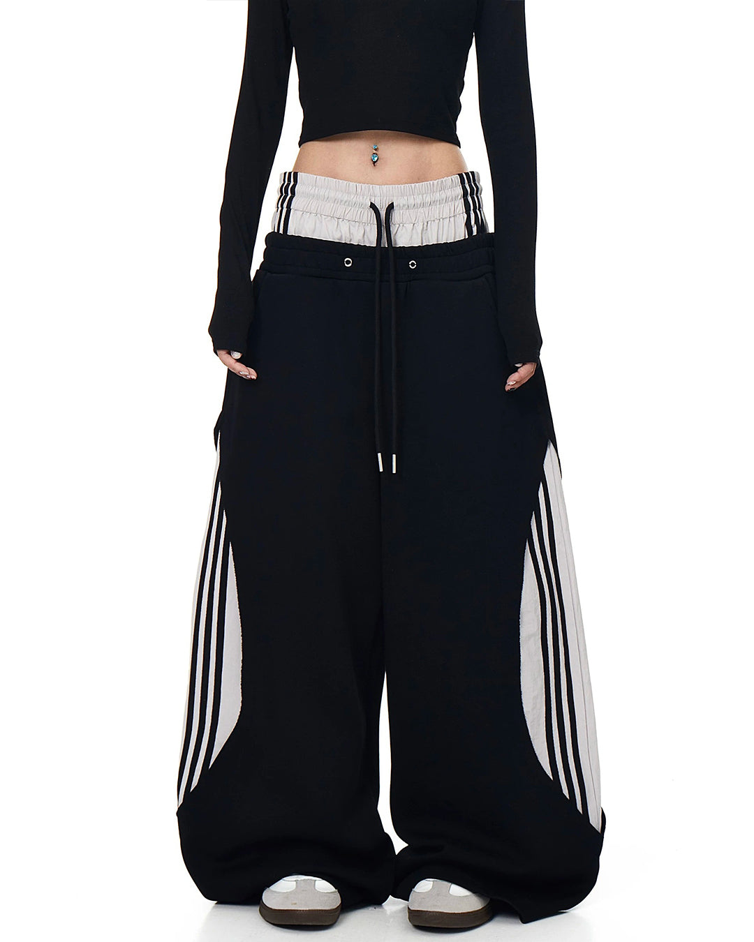 Panel Sweatpants LAYERED DESIGN STRIPE PANEL CURVED SWEATPANTS - BLACK – LAVISSI