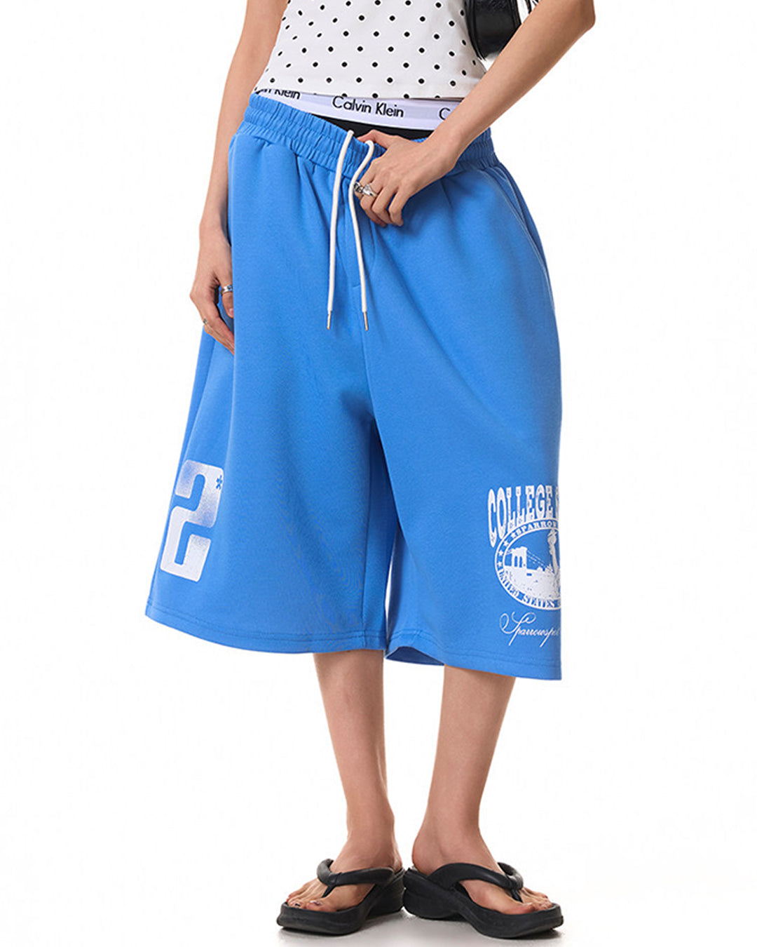 DISTRESSED LETTER PRINT CROPPED SWEATPANTS - BLUE