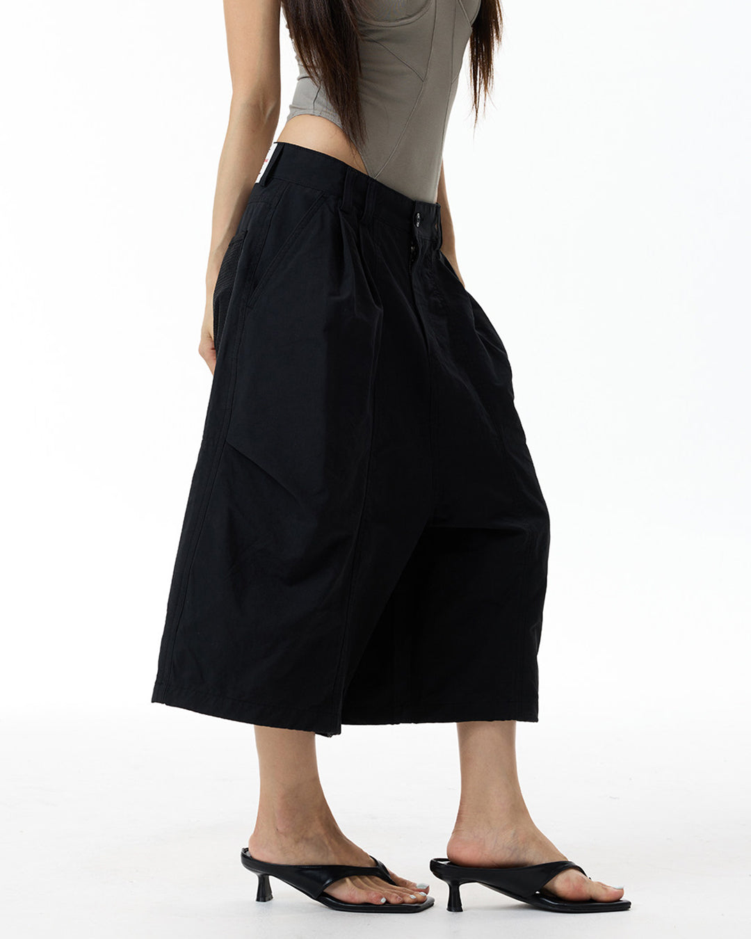 LOOSE FIT SPORT MESH CROPPED CARGO PANTS - BLACK