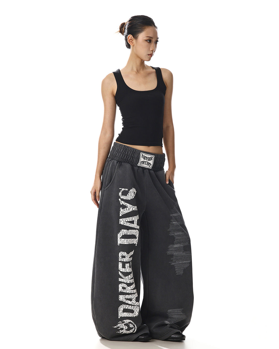 LETTER PRINT RIPPED WASHED SWEATPANTS - BLACK