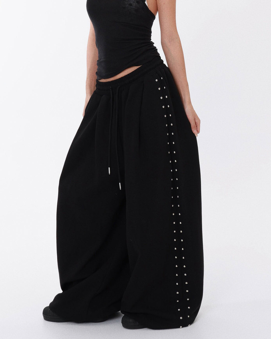 STUDDED LOGO EMBROIDERED SWEATPANTS - BLACK