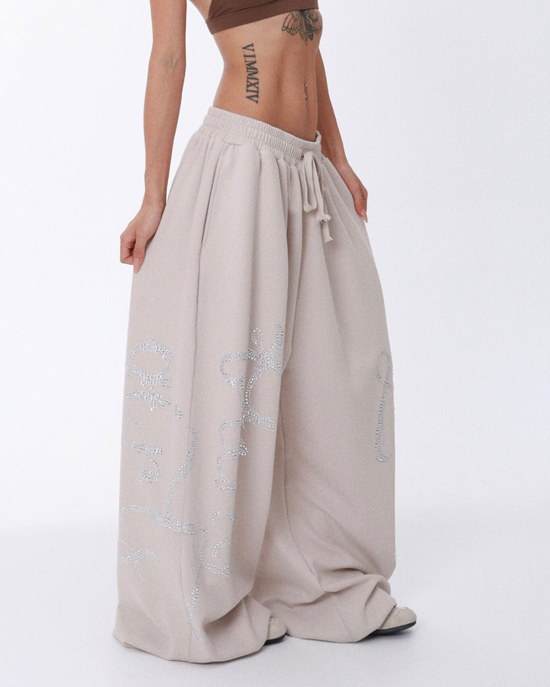 RHINESTONE LETTER TRAINING SWEATPANTS - BEIGE