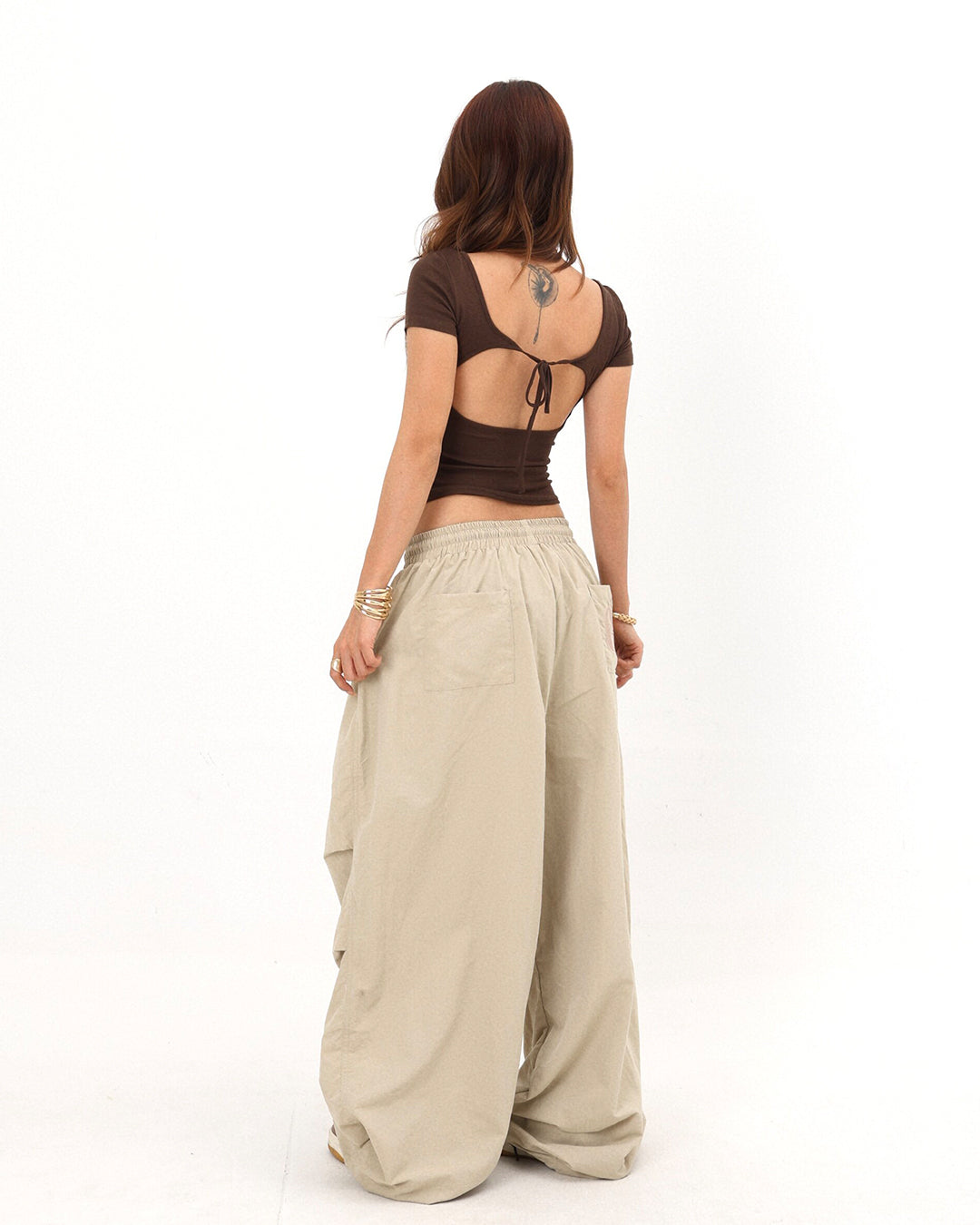 BACKLESS LACE-UP FITTED T-SHIRTS - BROWN