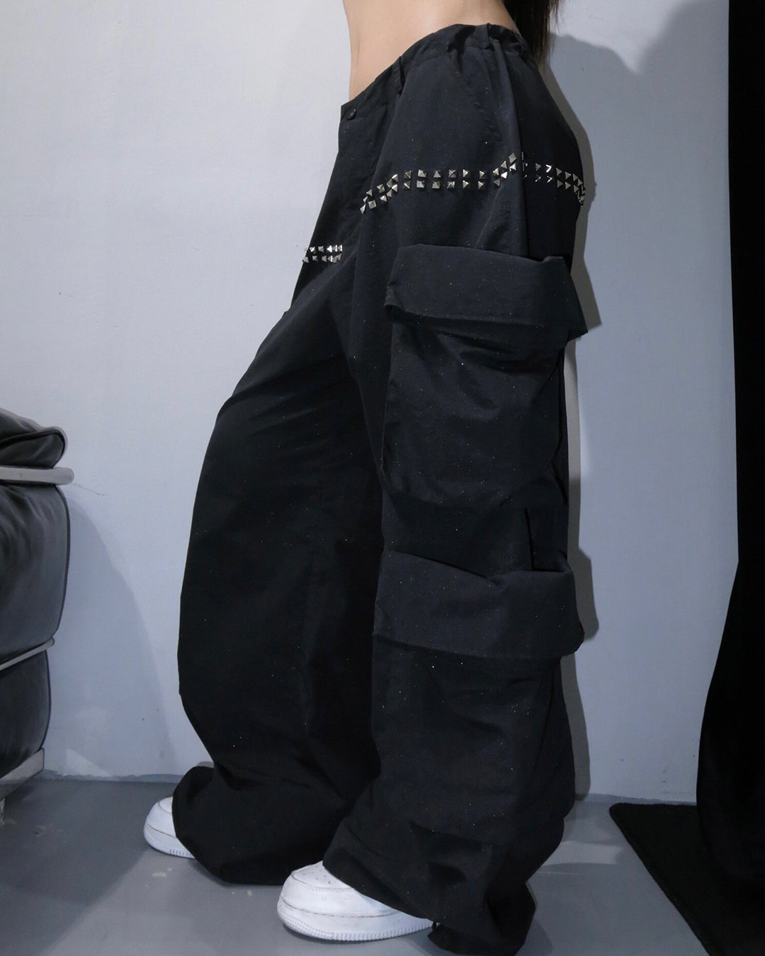 SHIMMER RIVET DETAIL QUICK-DRY CARGO PANTS - BLACK