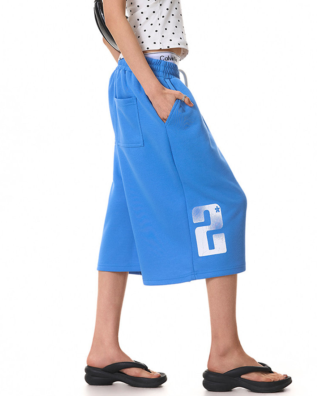 DISTRESSED LETTER PRINT CROPPED SWEATPANTS - BLUE
