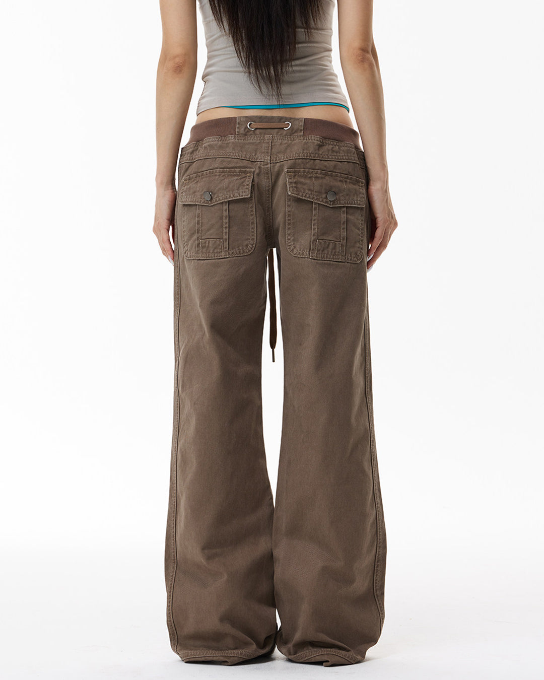 DRAWSTRING LOW-RISE SLIGHT FLARE CARGO PANTS - LIGHT BROWN