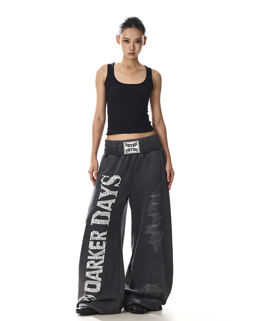 LETTER PRINT RIPPED WASHED SWEATPANTS - BLACK