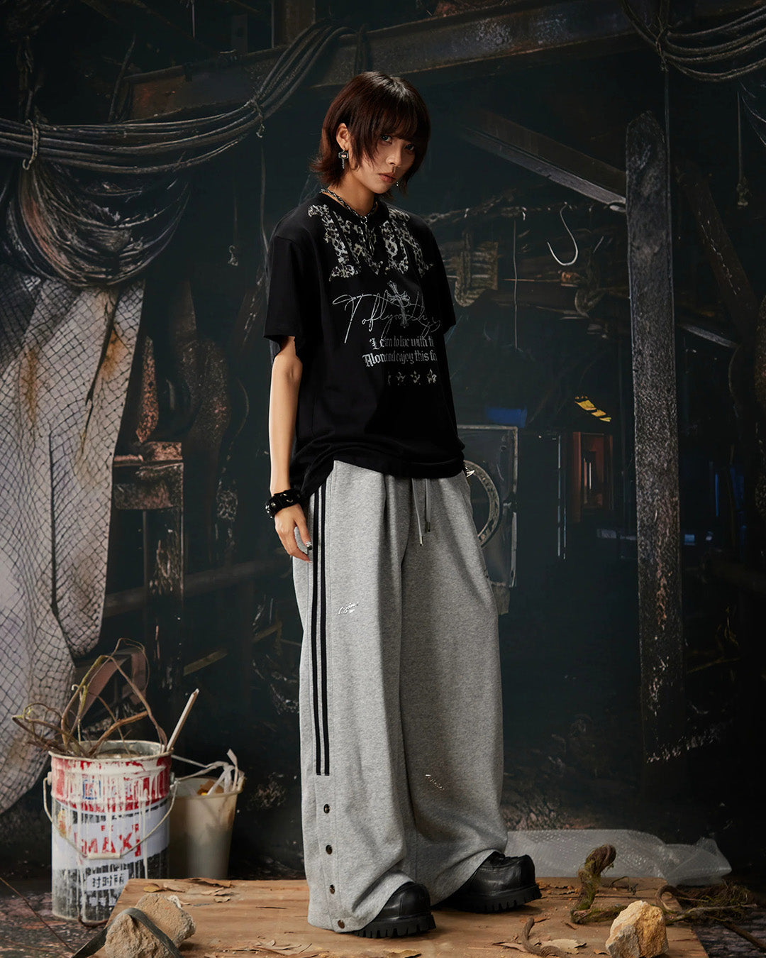 CAMO LETTER PRINT T-SHIRTS - BLACK