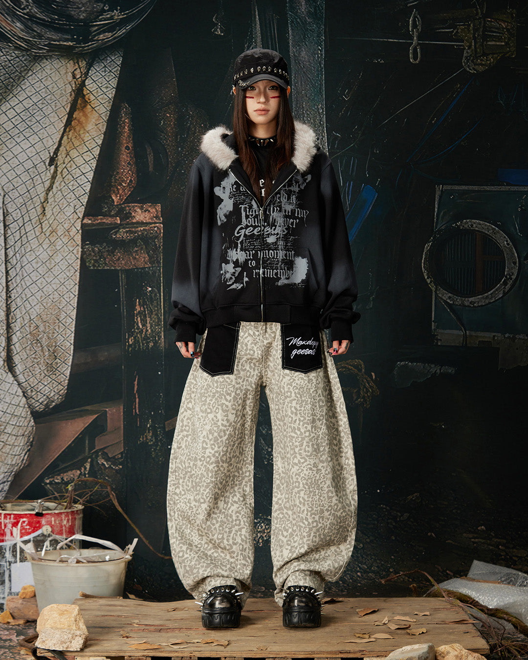 Y2K STYLE LEOPARD PRINT BARREL LEG JEANS - APRICOT