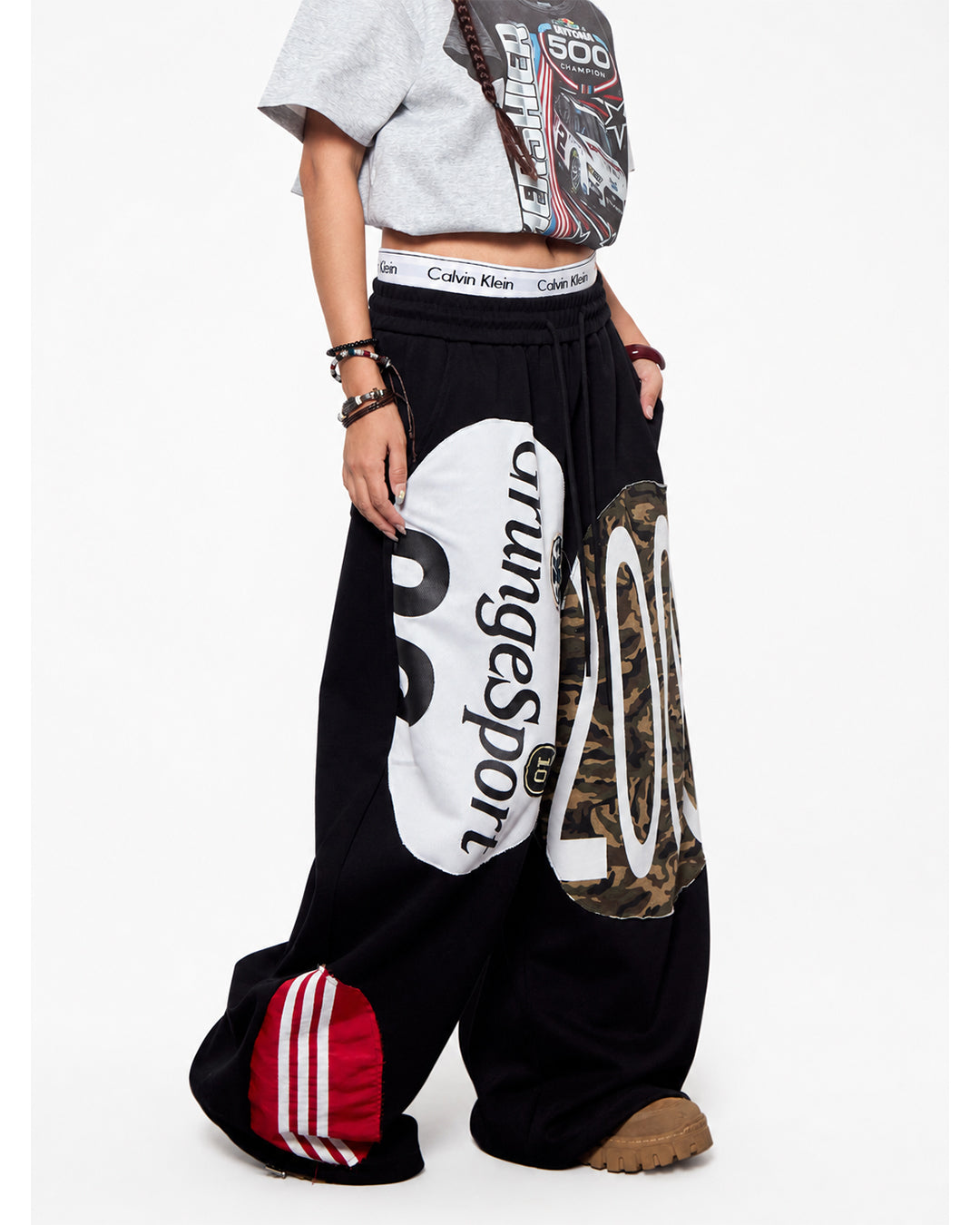 HIP-HOP PRINT PATCHWORK CURVED SWEATPANTS - BLACK