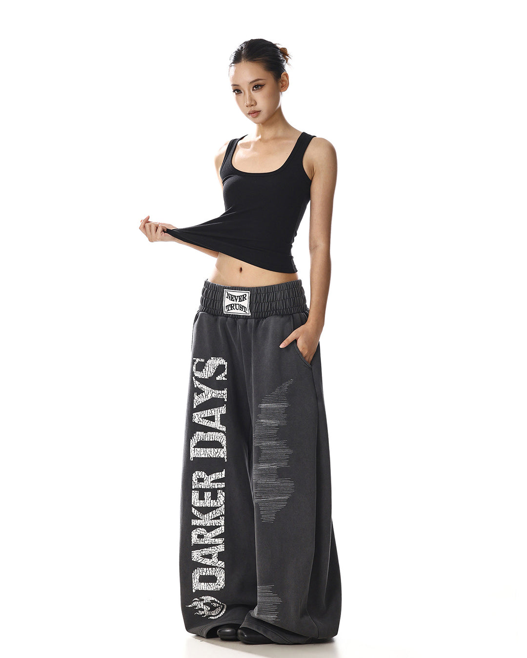 LETTER PRINT RIPPED WASHED SWEATPANTS - BLACK