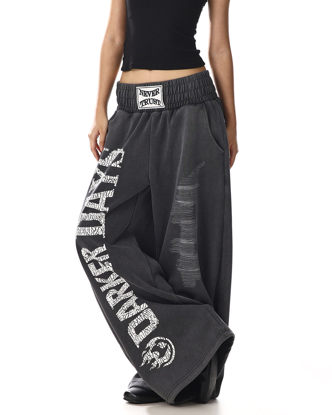 LETTER PRINT RIPPED WASHED SWEATPANTS - BLACK