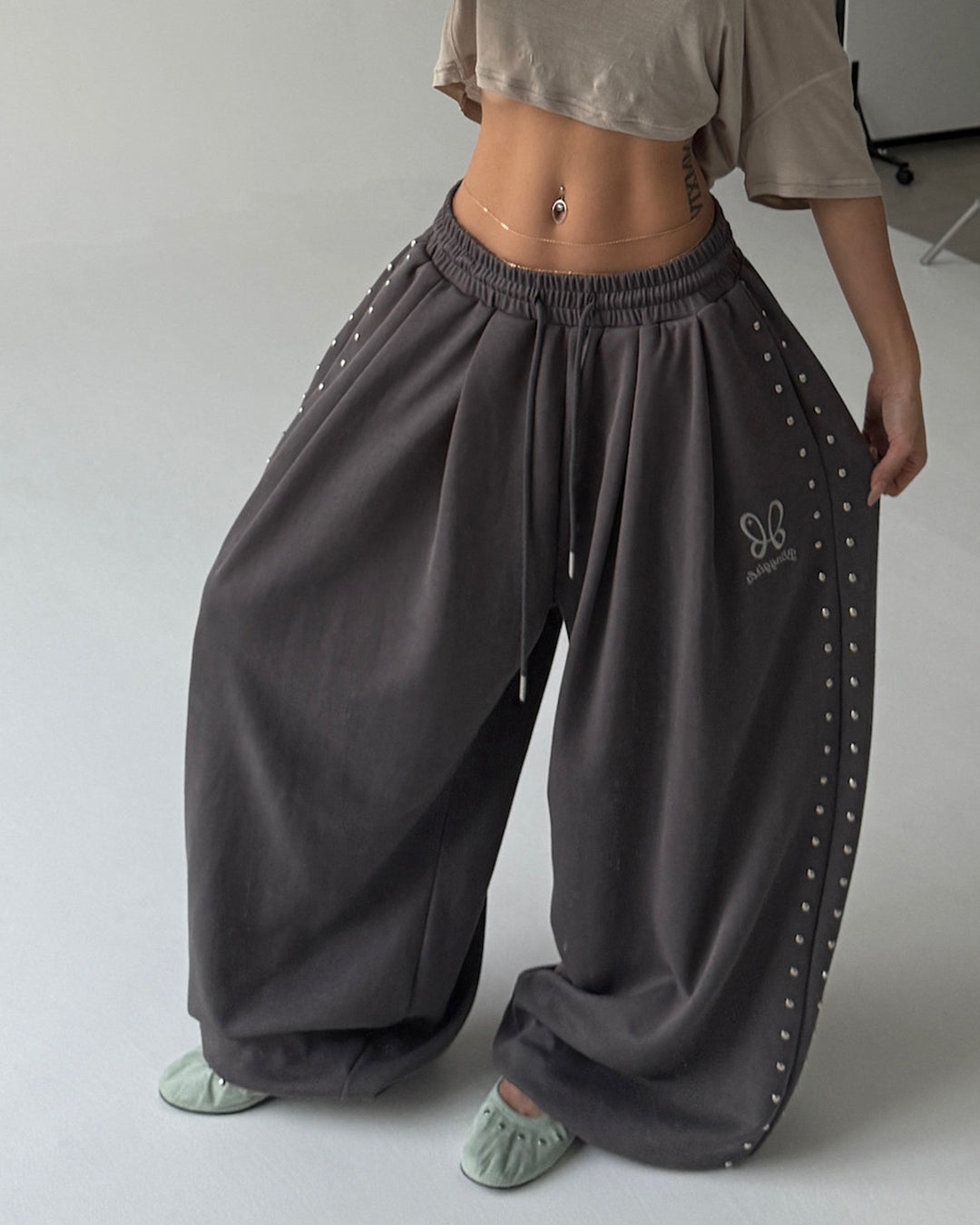 STUDDED LOGO EMBROIDERED SWEATPANTS - DARK GREY
