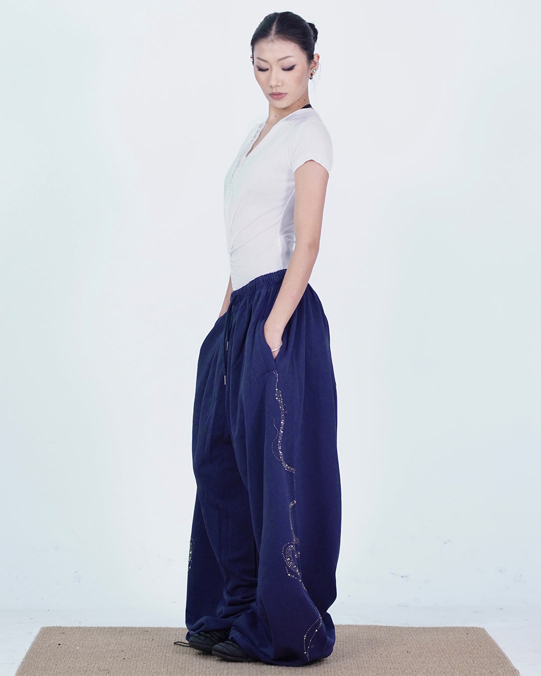 BLING RHINESTONE BRANCH SNAKE SWEATPANTS - BLACK