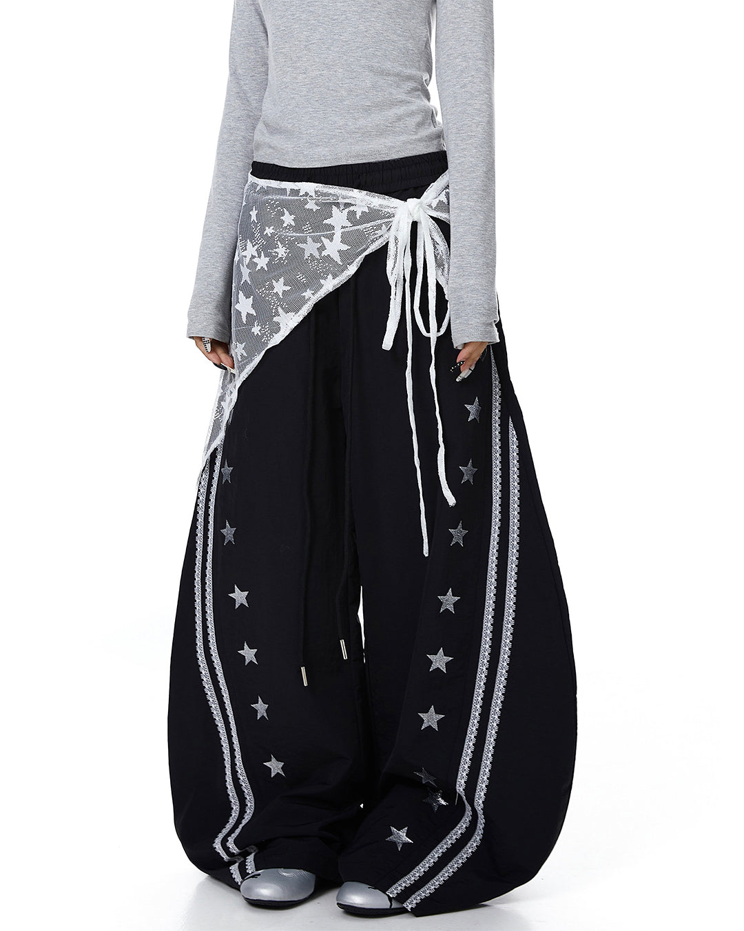 STAR LACE RUFFLE PARACHUTE PANTS - BLACK