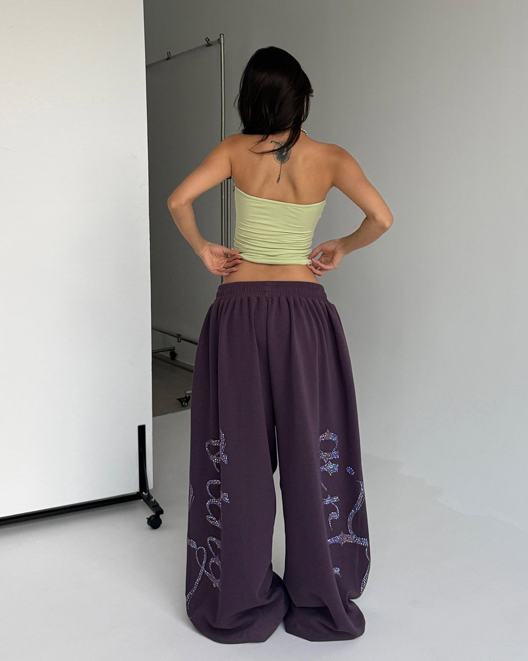 RHINESTONE LETTER TRAINING SWEATPANTS - PURPLE