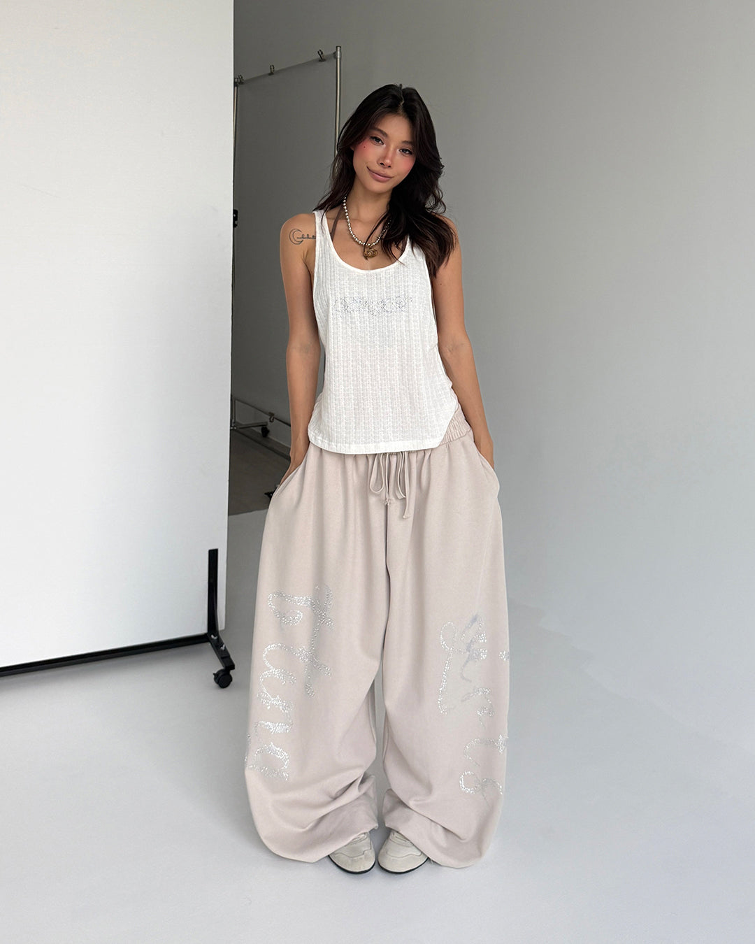 RHINESTONE LETTER TRAINING SWEATPANTS - BEIGE