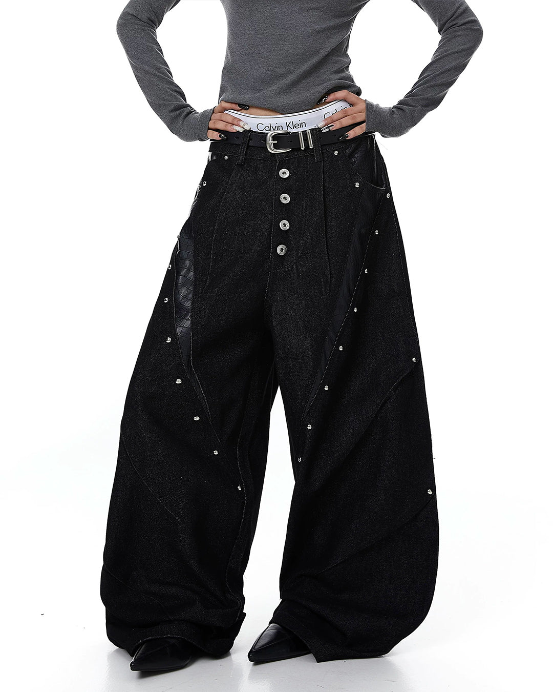 STUDDED LEATHER PATCH BUCKLE BARREL LEG JEANS - BLACK