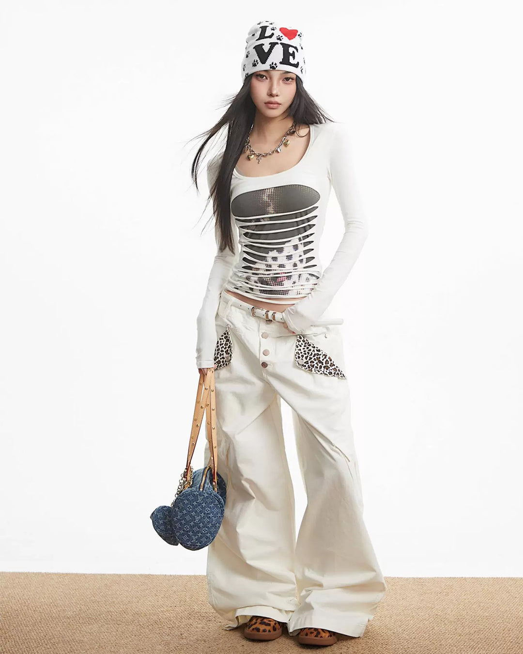 SLIM FIT DISTRESSED PRINT TOPS - WHITE