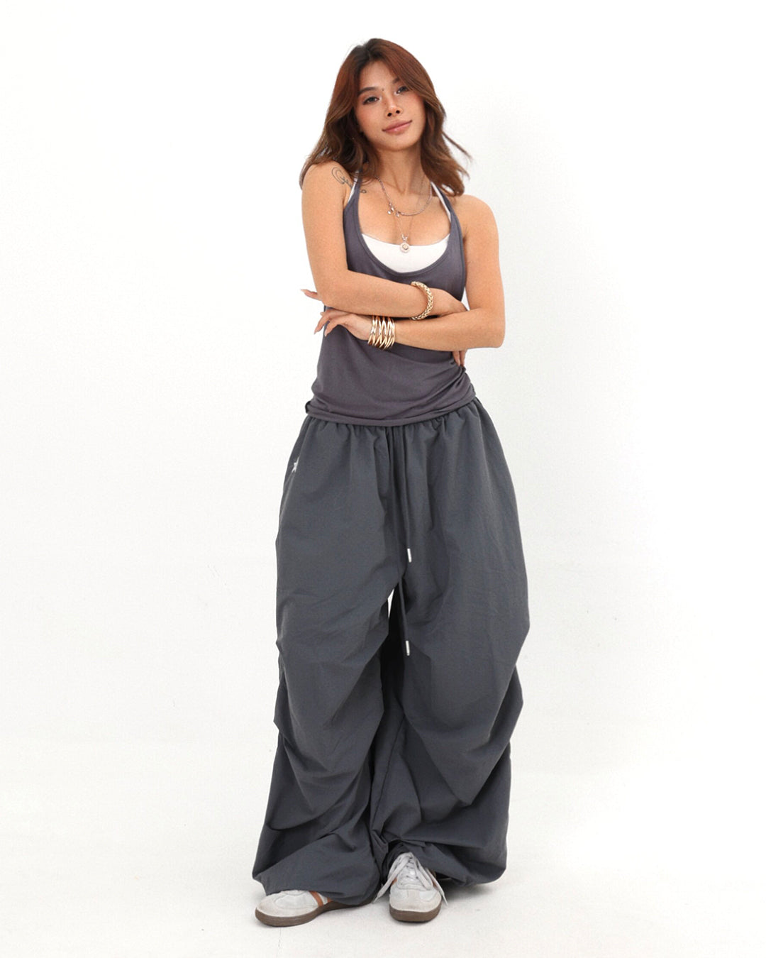 LOGO EMBROIDERED LOOSE PARACHUTE PANTS - BLUE GREY