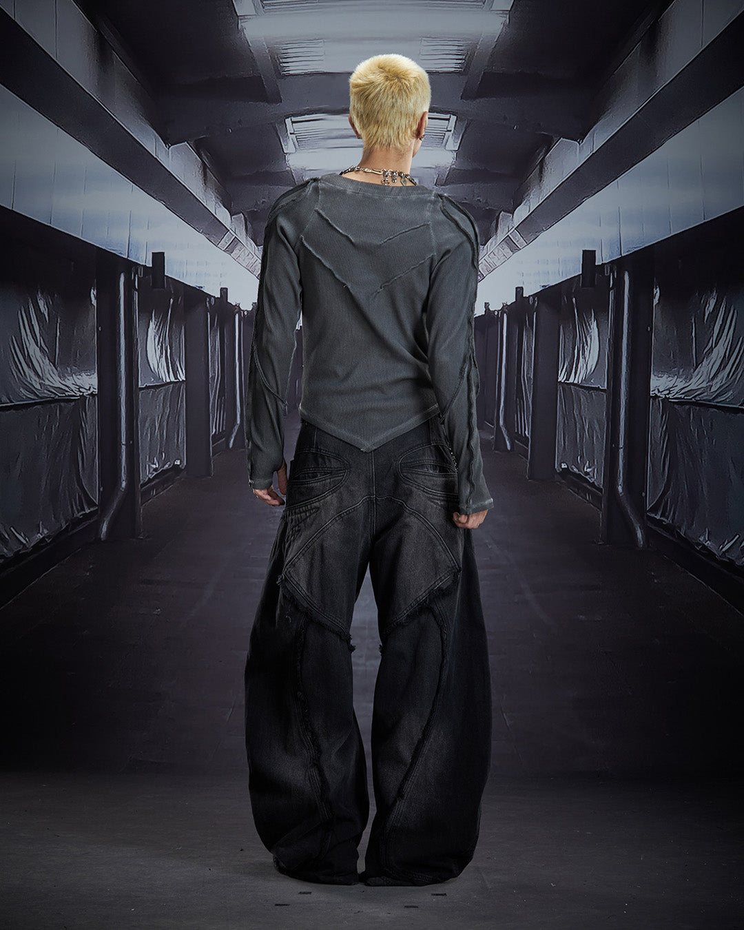 DECONSTRUCTED V-HEM DIRTY DYE TOPS - DARK GREY