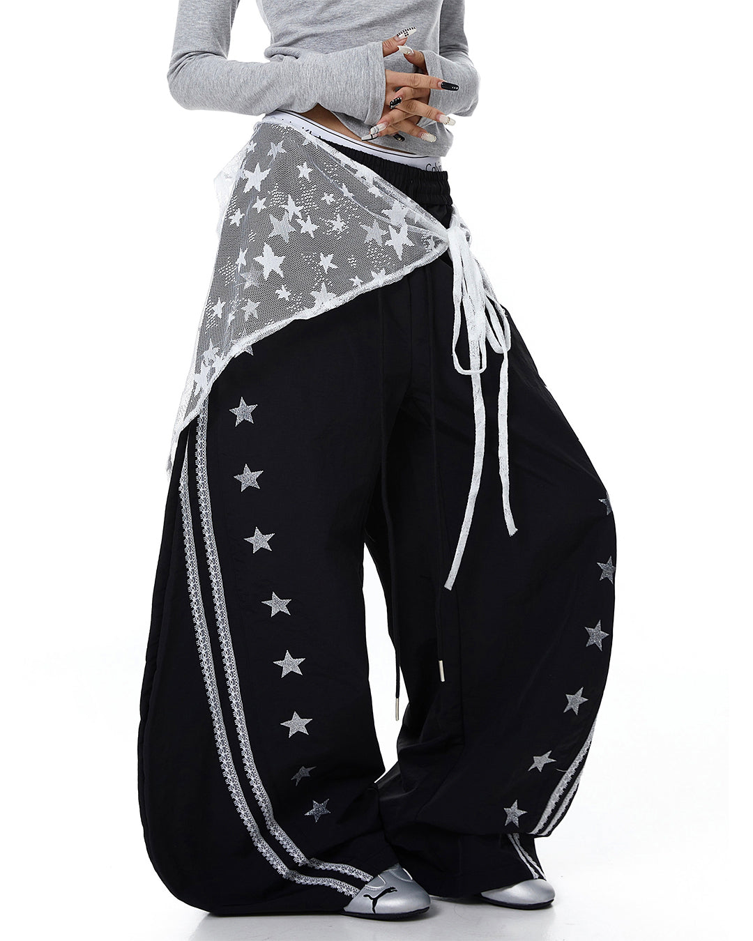 STAR LACE RUFFLE PARACHUTE PANTS - BLACK