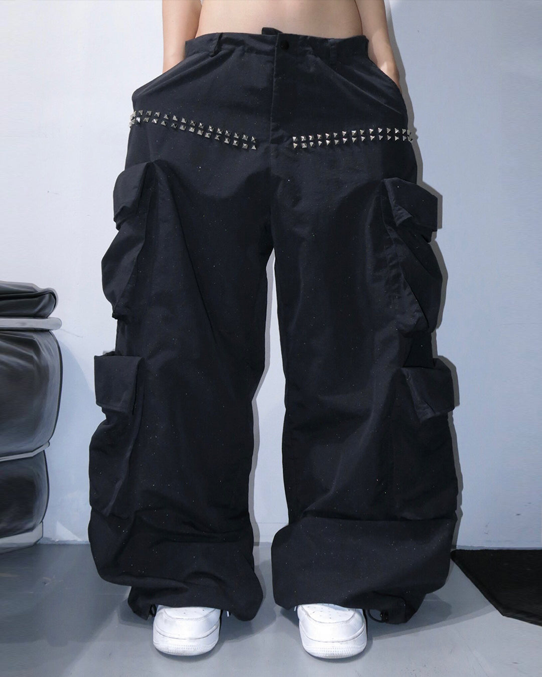 SHIMMER RIVET DETAIL QUICK-DRY CARGO PANTS - BLACK