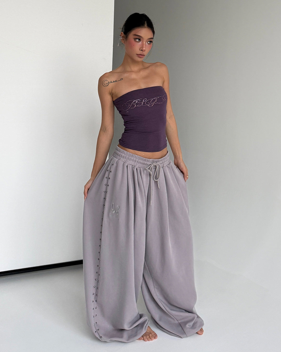 STUDDED LOGO EMBROIDERED SWEATPANTS - LIGHT PURPLE