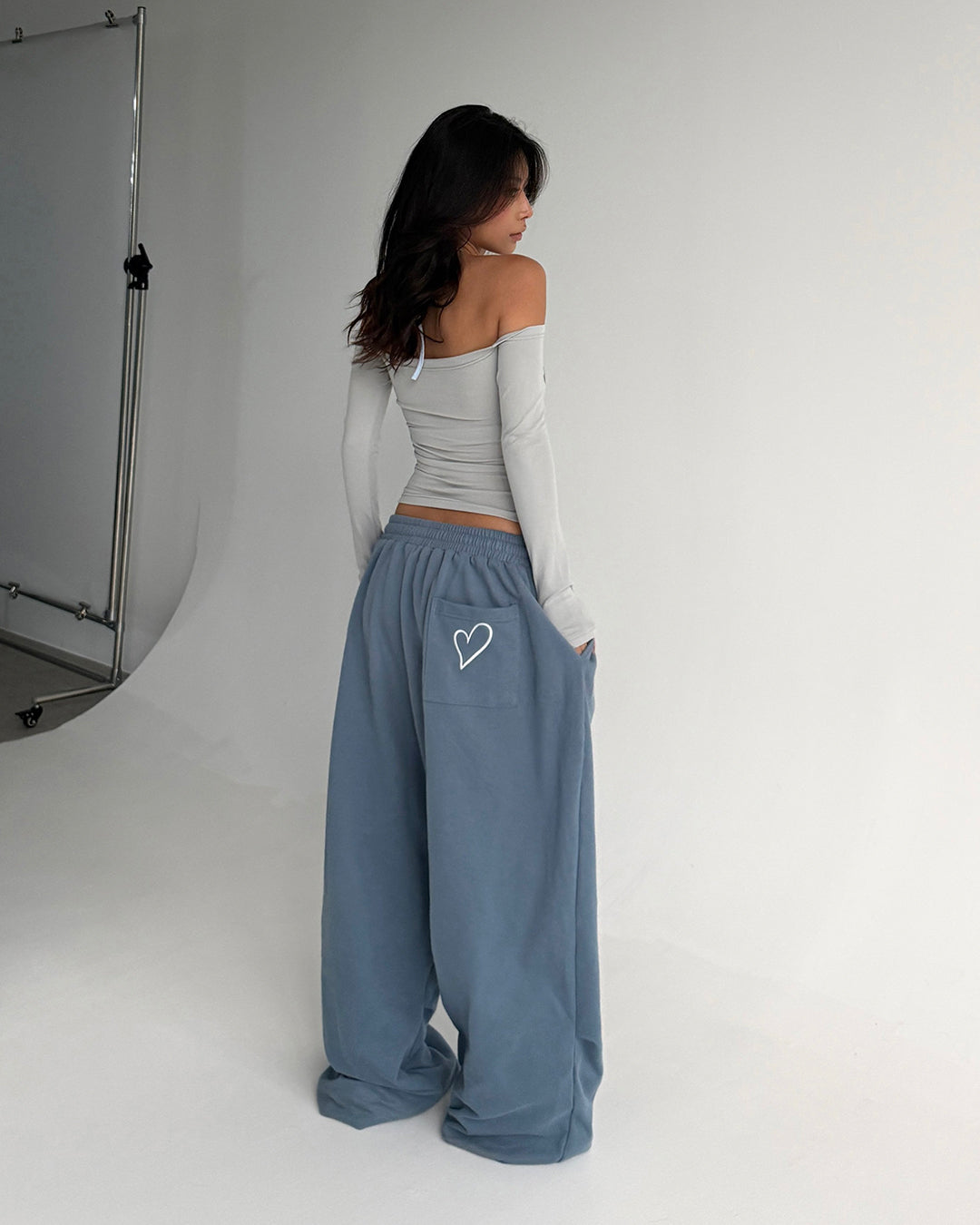 BACK POCKET HEART DETAIL SWEATPANTS - BLUE