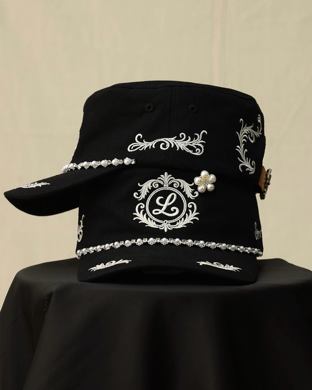 RETRO PEARL &amp; DIAMOND EMBROIDERED FLAT BRIM CAPS - BLACK