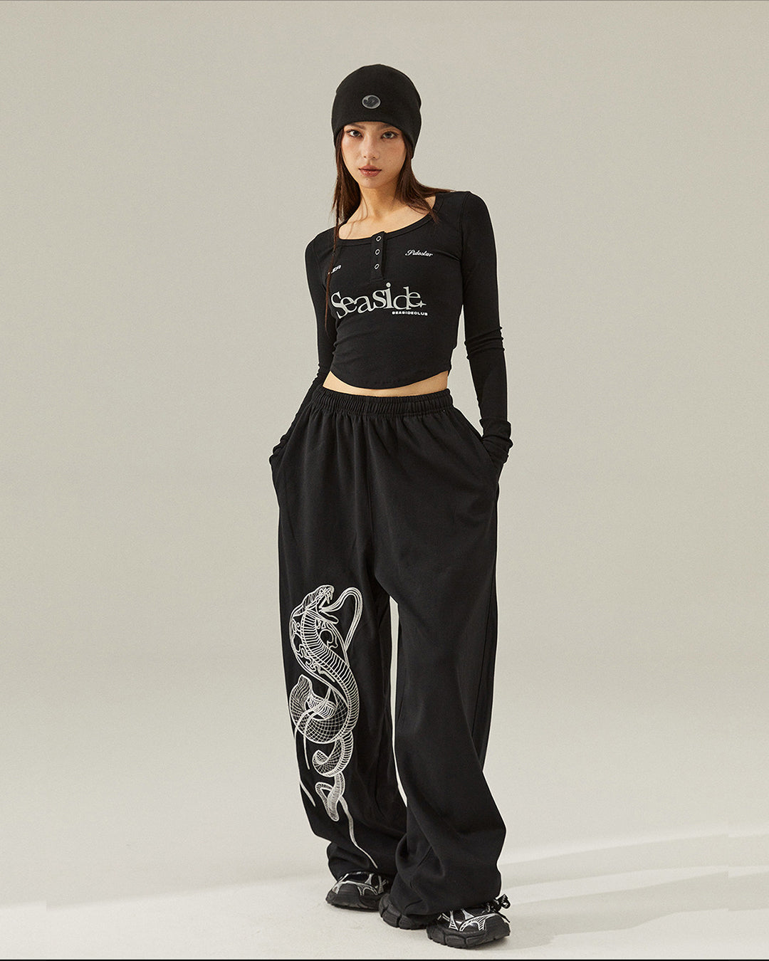 EMBROIDERED SNAKE DRAPE SWEATPANTS - BLACK