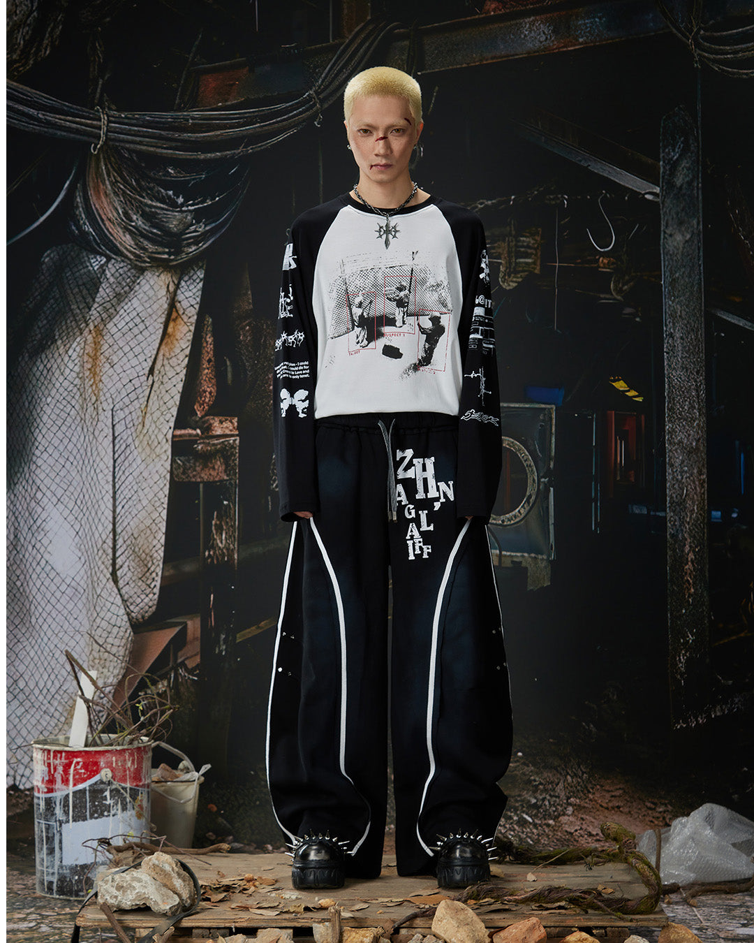 WASHED PATCHWORK STRIPED CURVED SWEATPANTS - BLACK