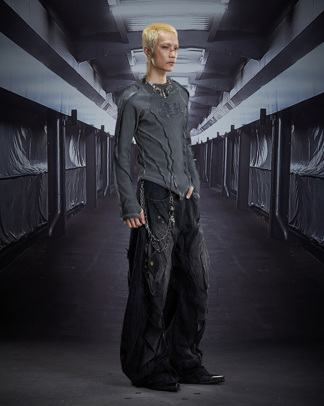 DECONSTRUCTED V-HEM DIRTY DYE TOPS - DARK GREY