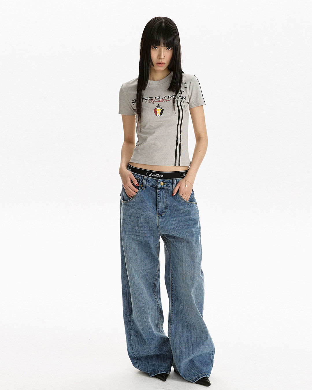 BADGE DOUBLE STRIPE GRAPHIC T-SHIRTS - GREY