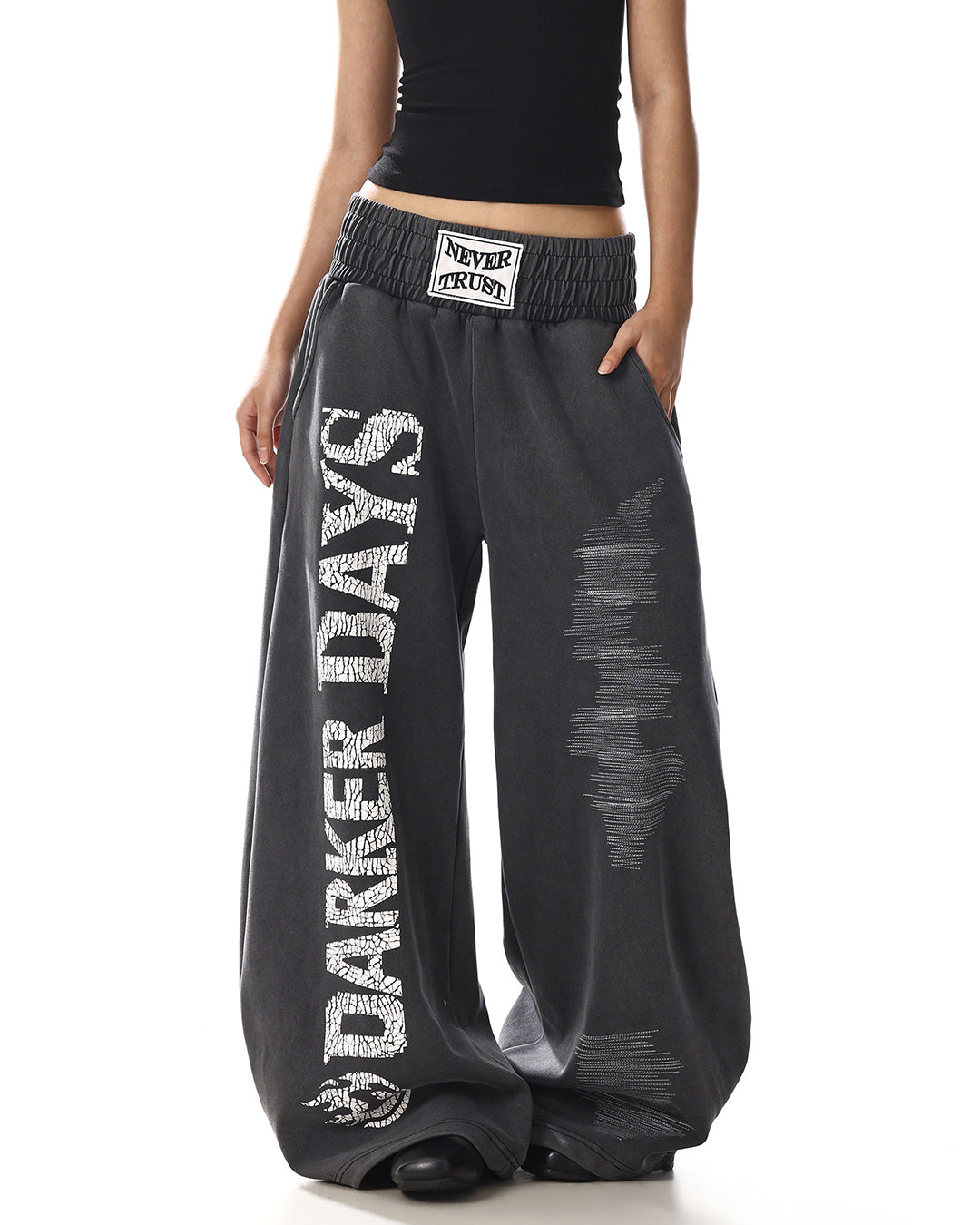 LETTER PRINT RIPPED WASHED SWEATPANTS - BLACK