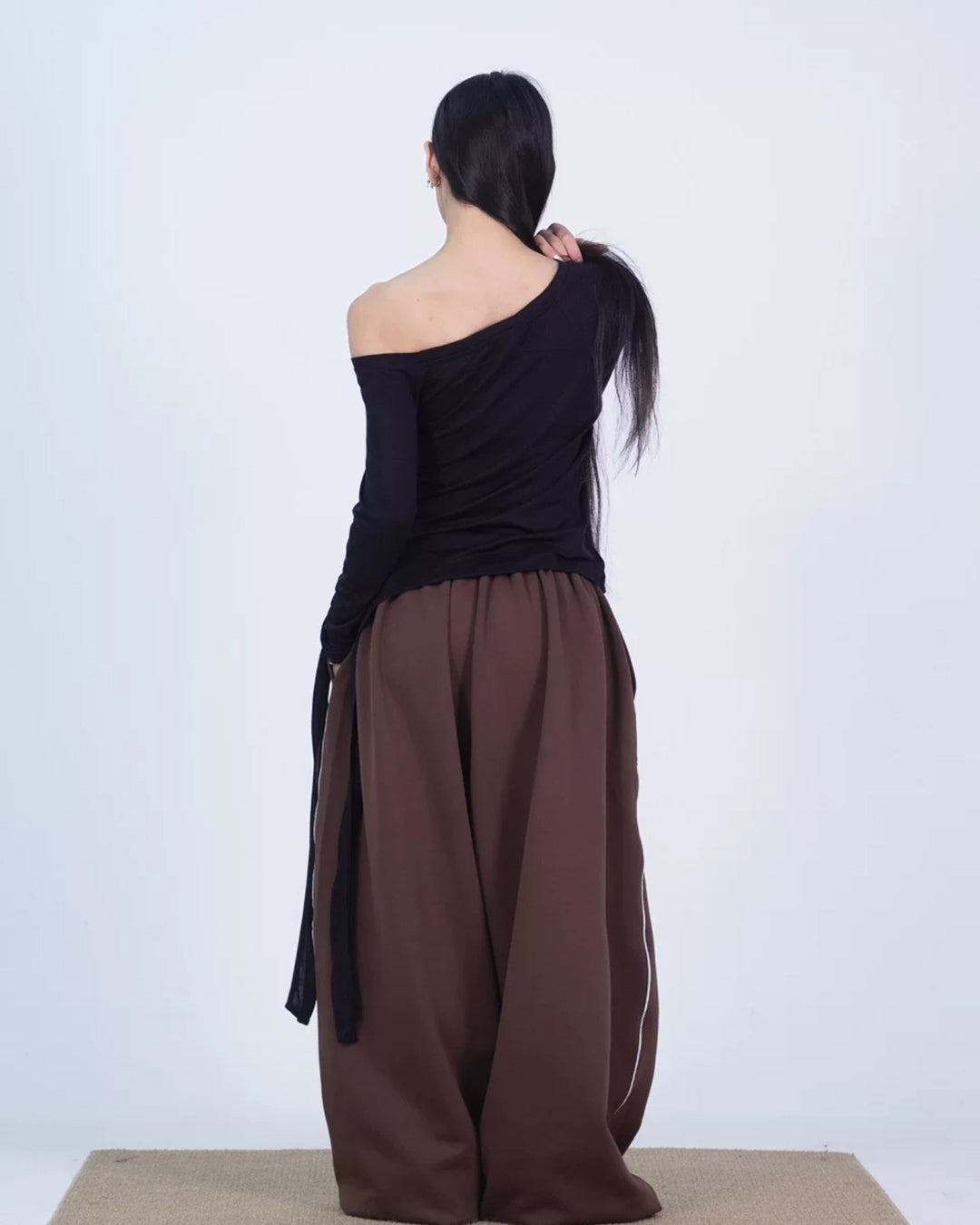 LOGO EMBROIDERED ALL-SEASON SWEATPANTS - BROWN