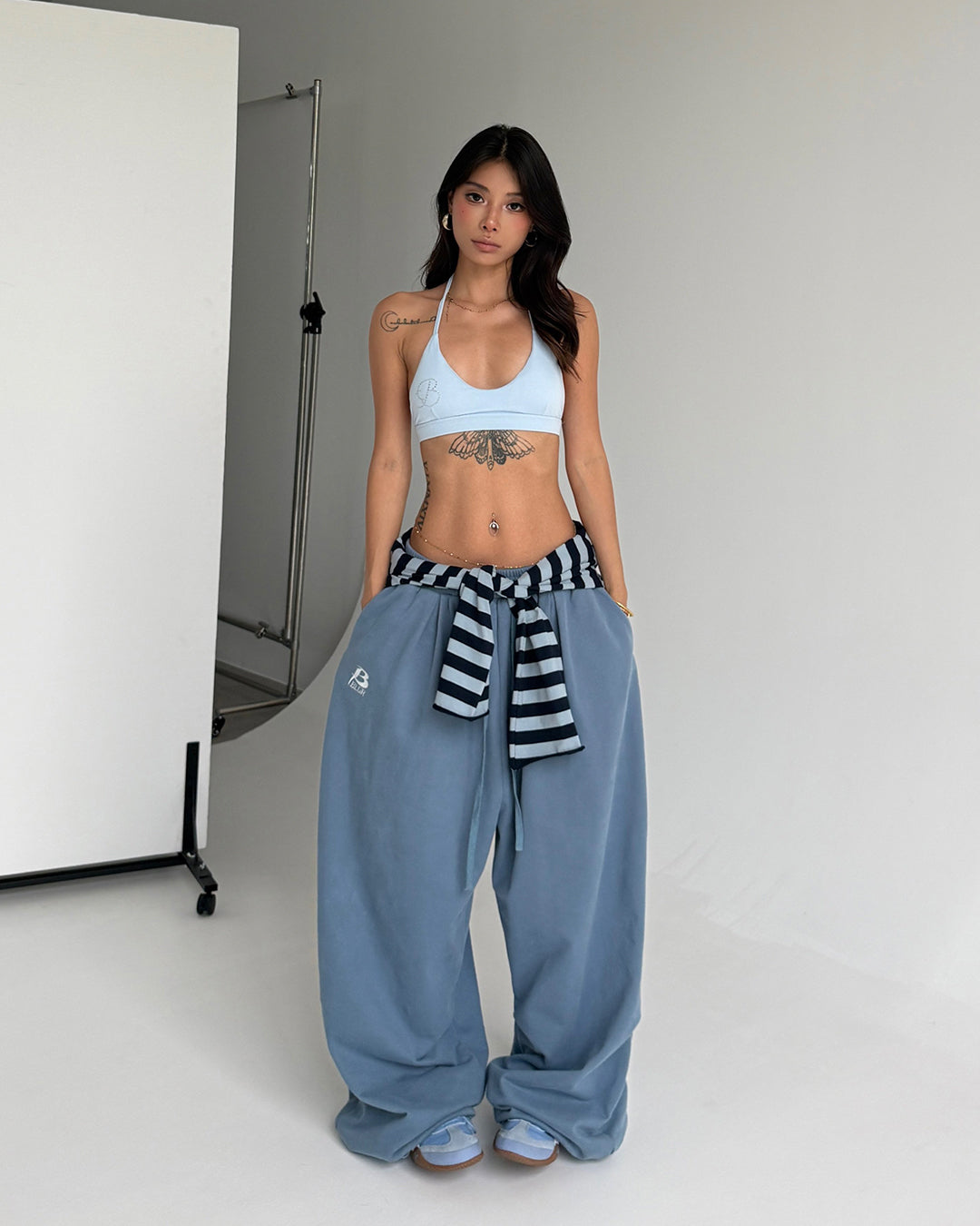 BACK POCKET HEART DETAIL SWEATPANTS - BLUE
