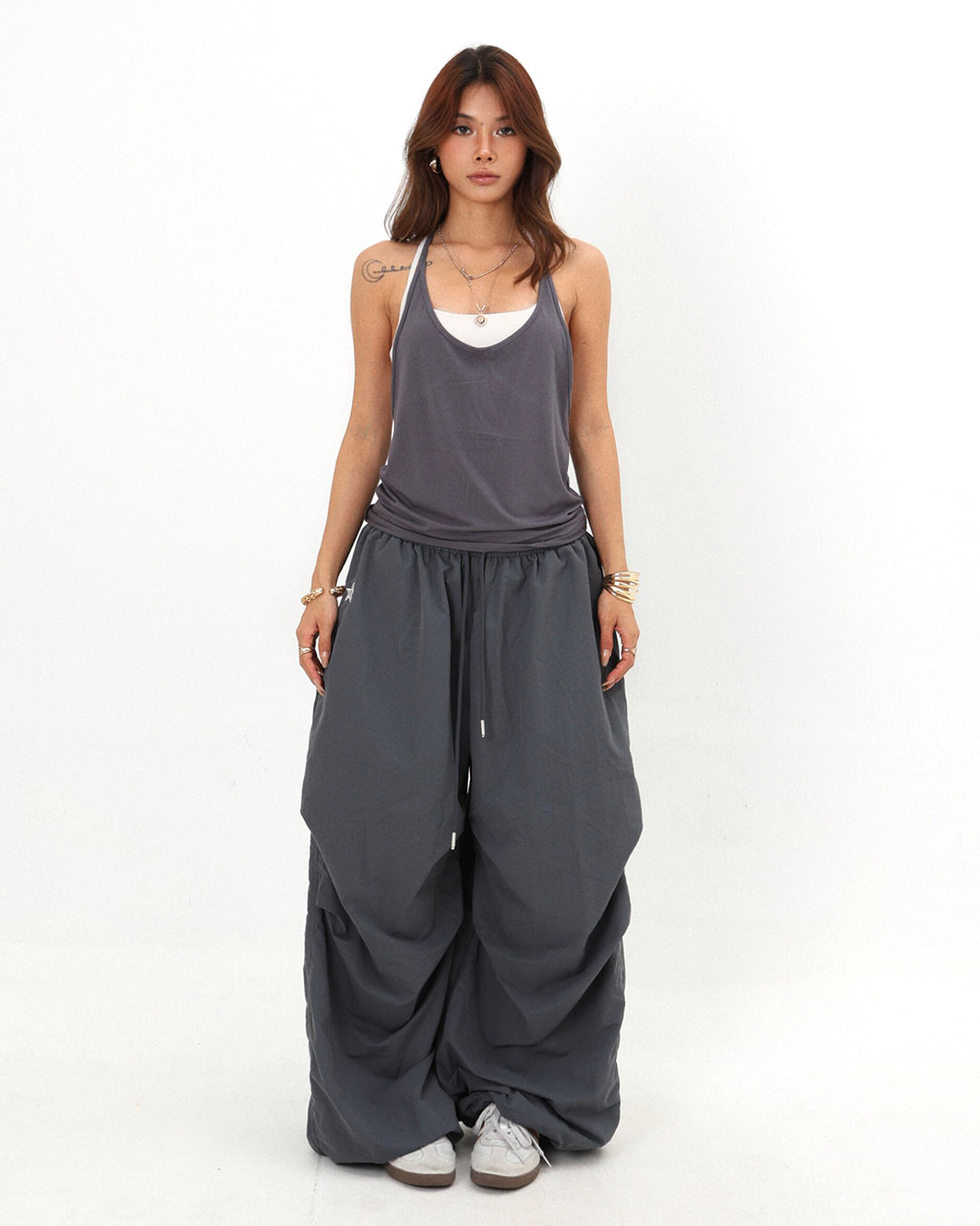 LOGO EMBROIDERED LOOSE PARACHUTE PANTS - BLUE GREY