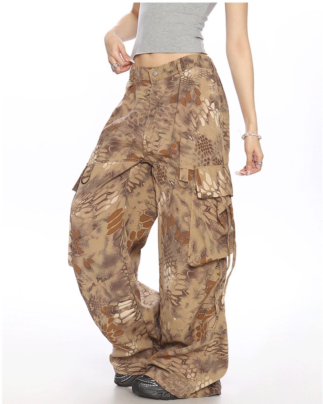 CAMO SNAKE PRINT CARGO PANTS - BROWN