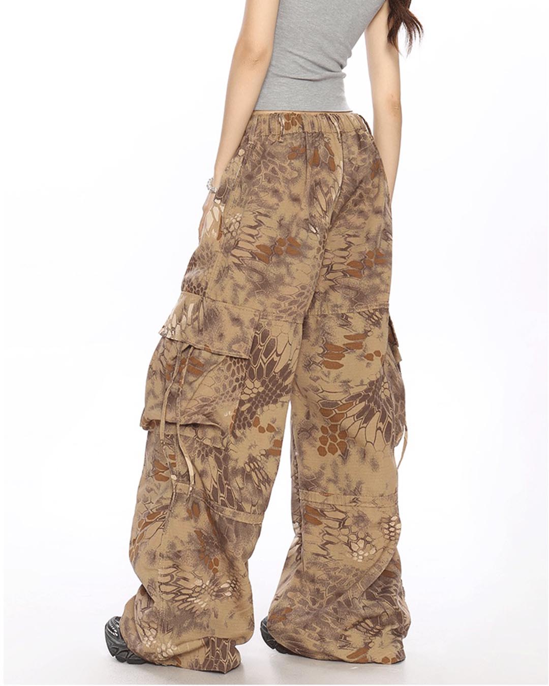 CAMO SNAKE PRINT CARGO PANTS - BROWN