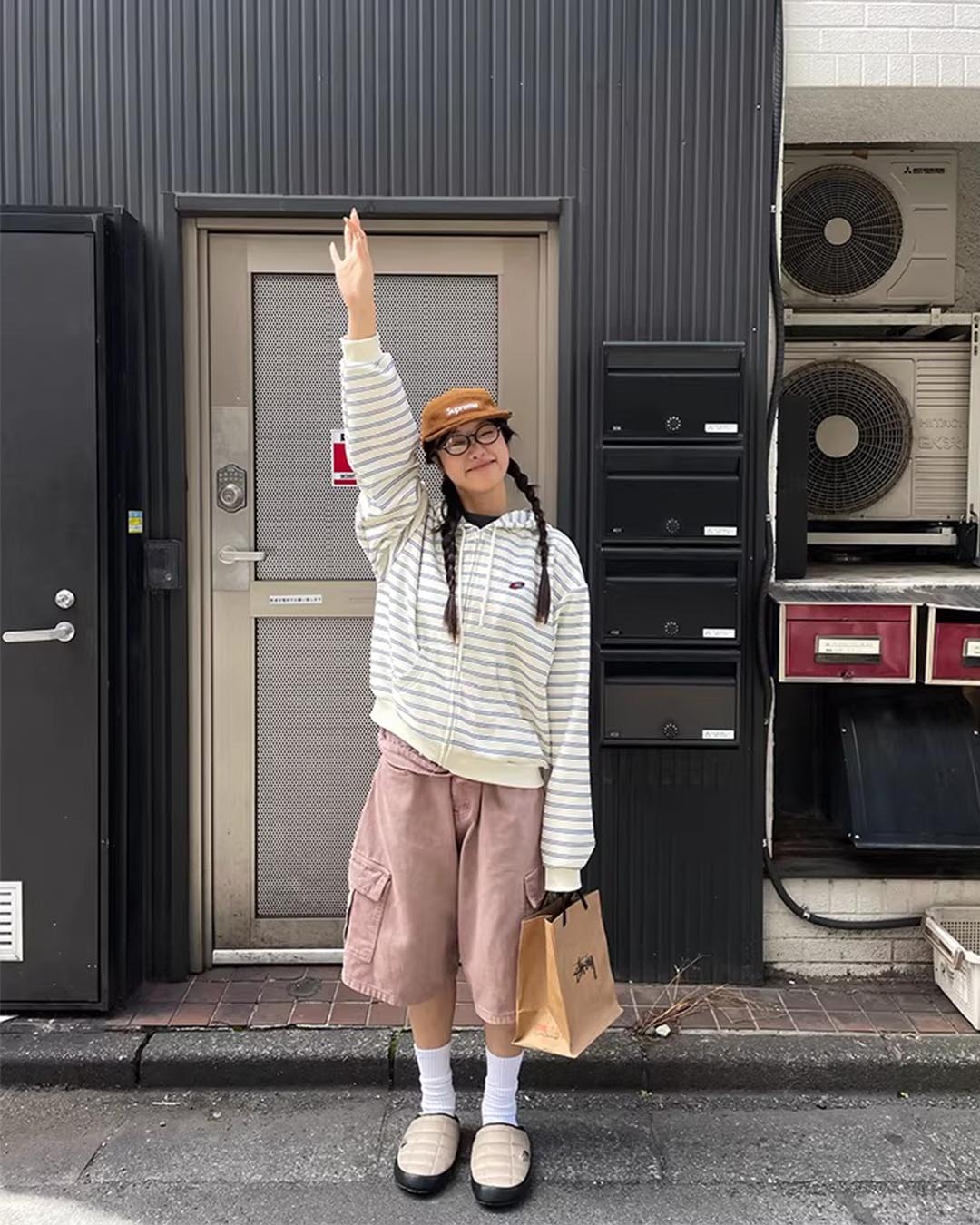 VINTAGE LAZY STRIPED OVERSIZED ZIP-UP HOODED SWEATSHIRTS - WHITE &amp; BLUE
